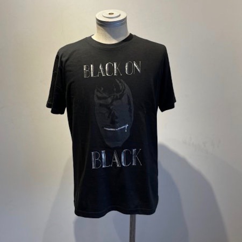 black on black Tシャツ