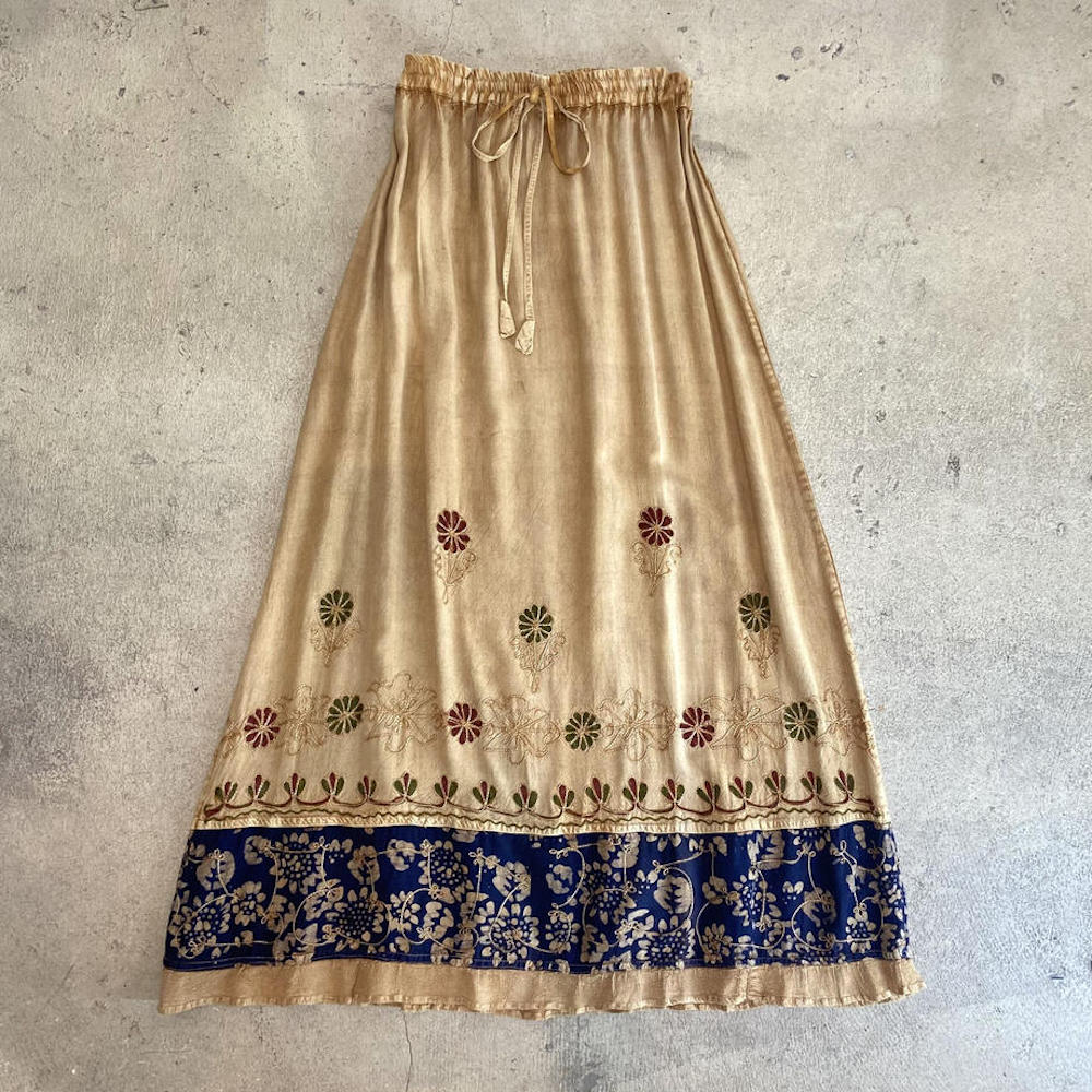 レーヨン 　刺繍スカート