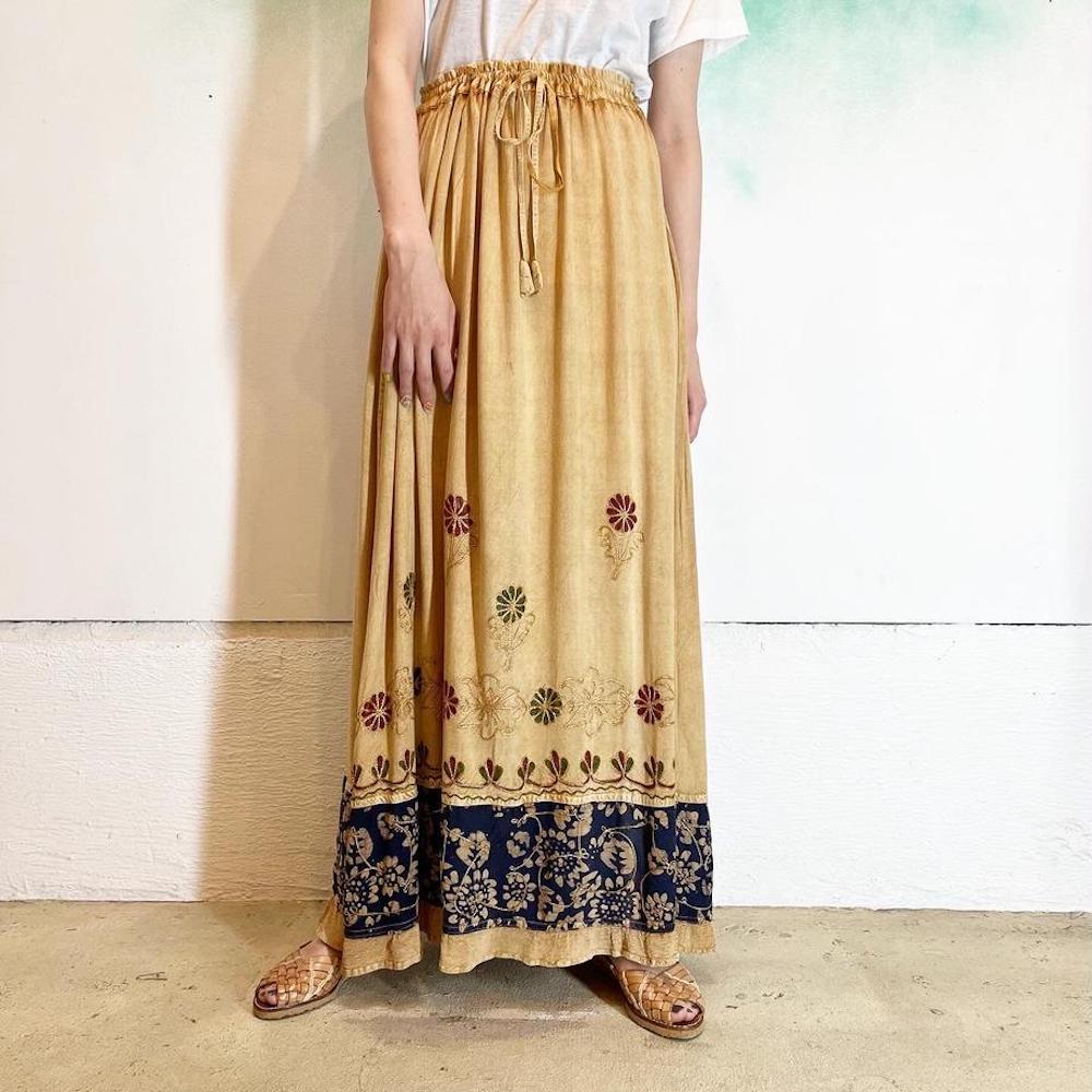 レーヨン 　刺繍スカート